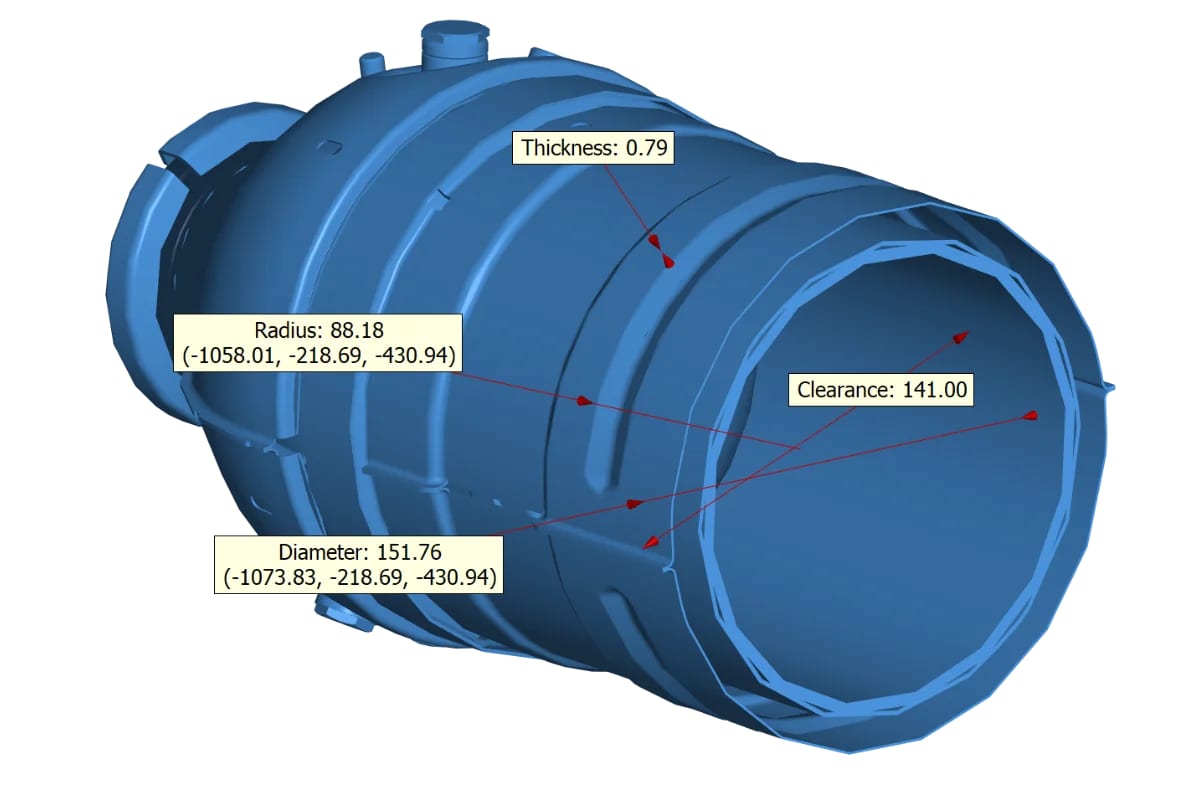 CAD-Bauteil mit fertigungsrelevanten Maßen und Abständen